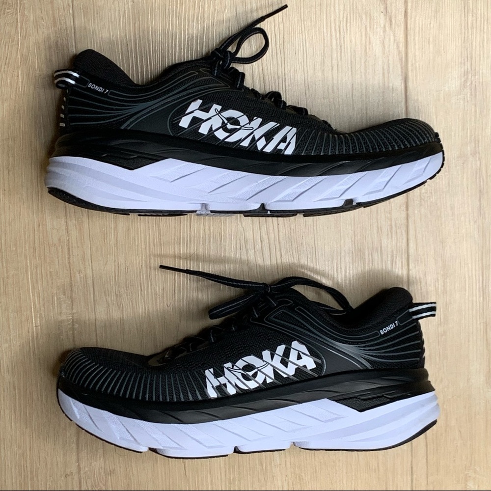 HOKA ONE ONE Bondi 7 Running Shoe Size 7 US